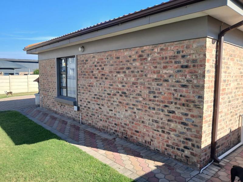 4 Bedroom Property for Sale in Reebok Western Cape